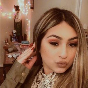 Meet your Posher, Erandi